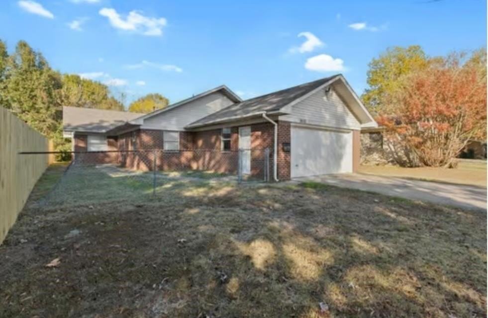 2004 Hairston Avenue - Photo 2 of 23