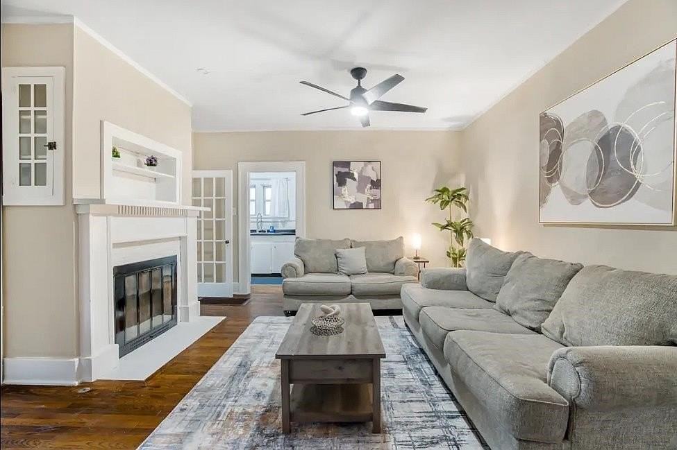 4815 Lee Avenue - Photo 4 of 17