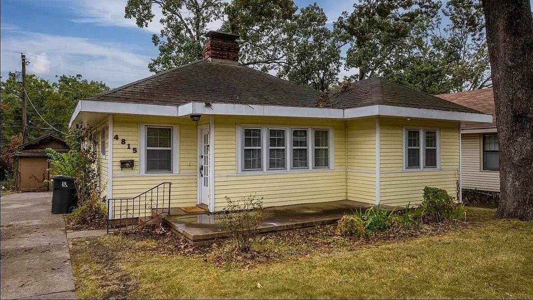 4815 Lee Avenue - Photo 5 of 17