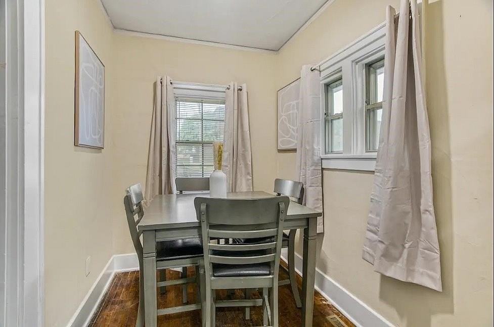 4815 Lee Avenue - Photo 6 of 17