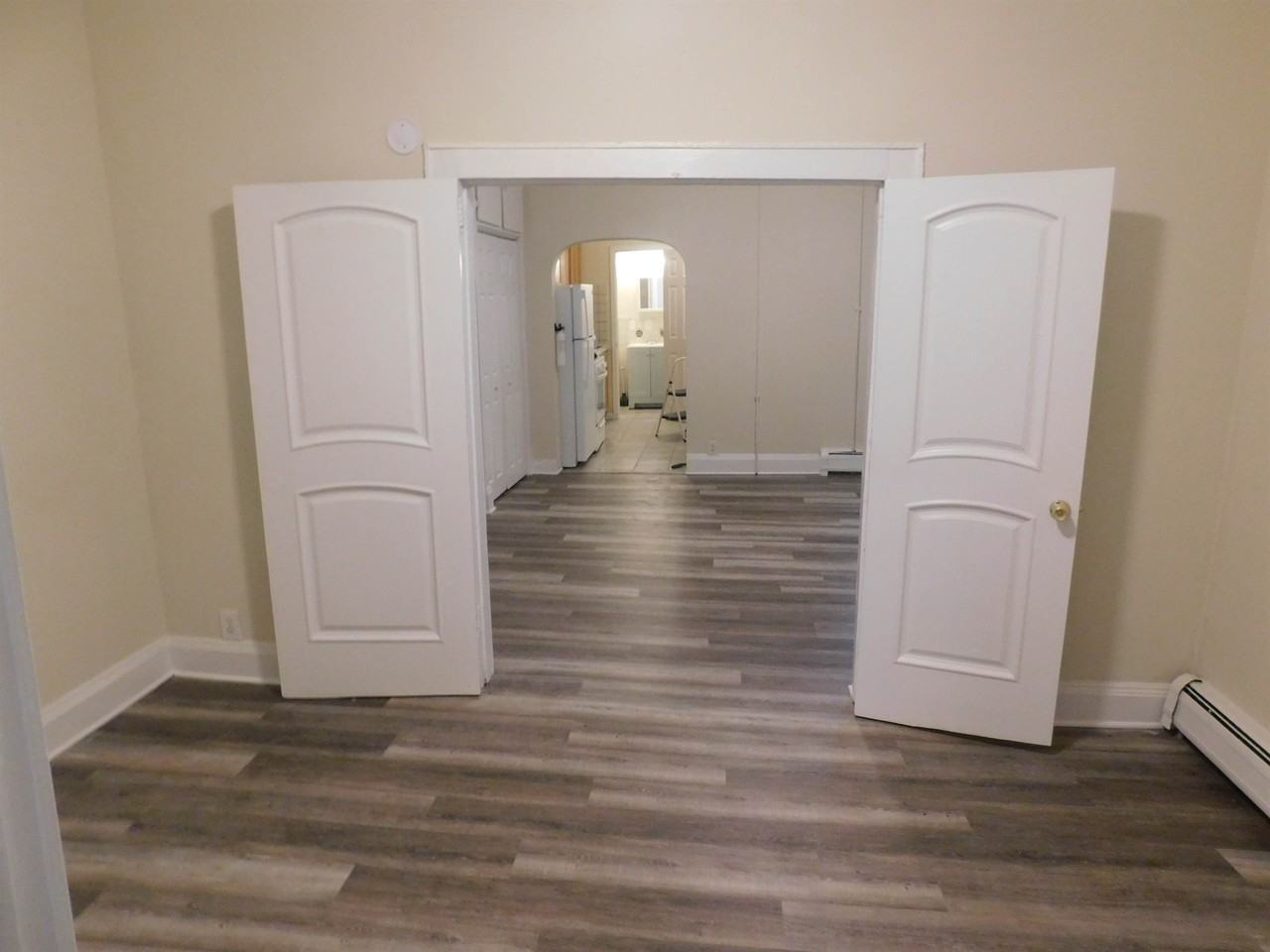 242 Griffith St - Photo 6 of 11