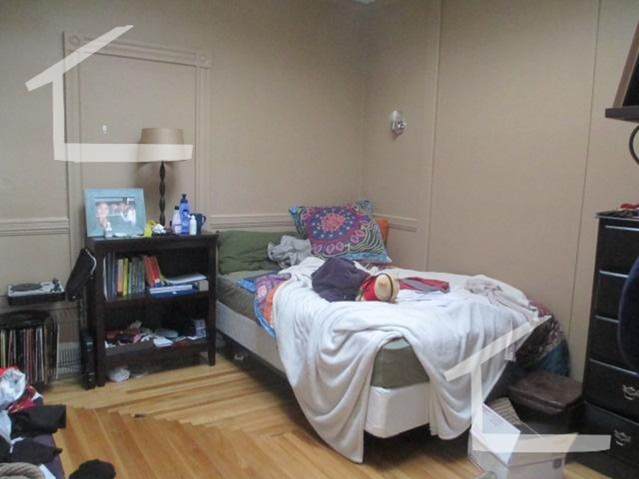 12 Bay State Rd - Photo 5 of 17