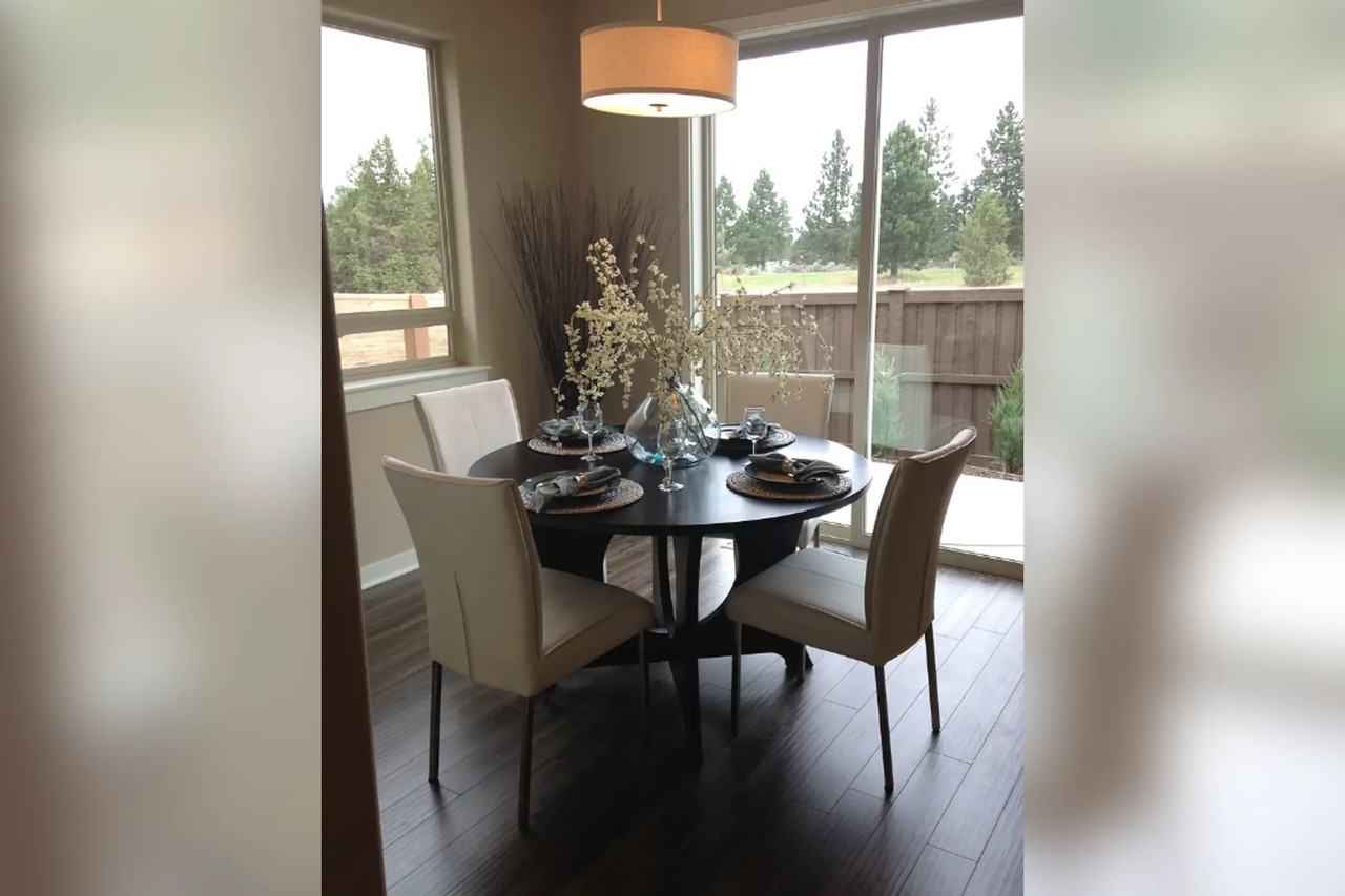 654 Ne Vail Ln - Photo 3 of 14