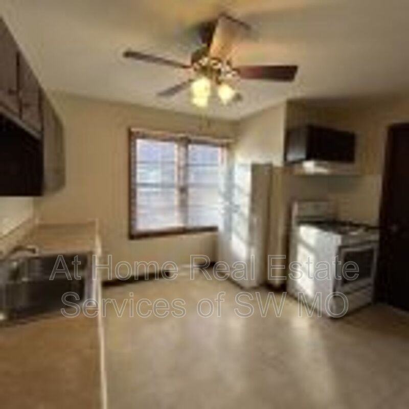 3340 E Portland St #B - Photo 4 of 10