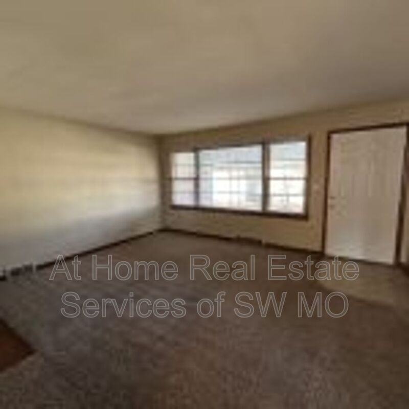 3340 E Portland St #B - Photo 6 of 10