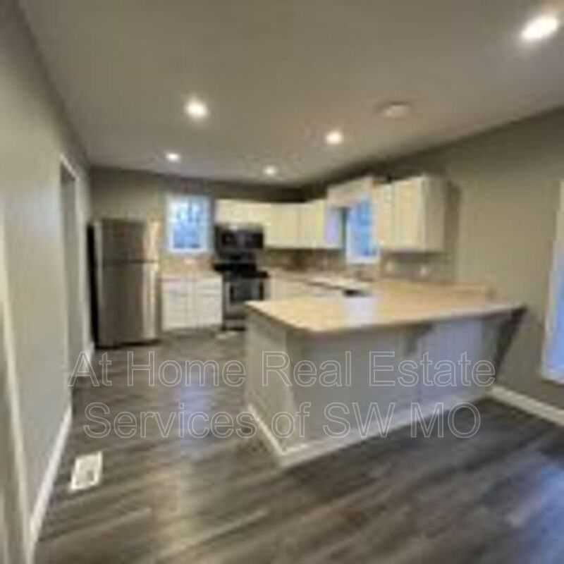 622 W Harrison St - Photo 2 of 14