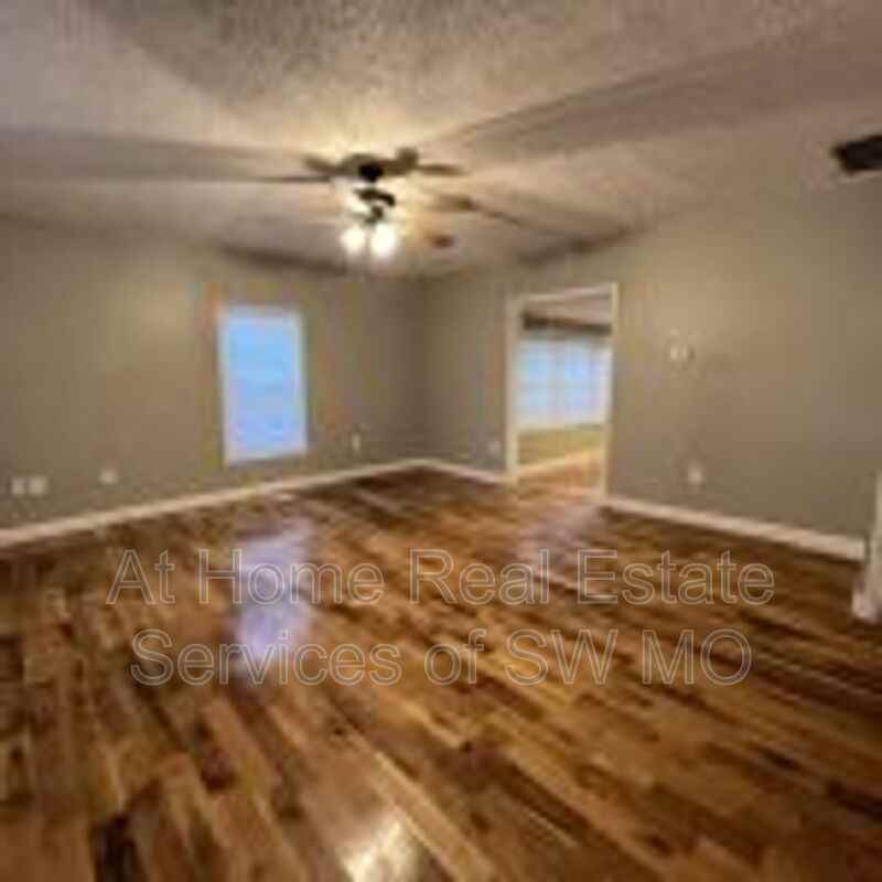 622 W Harrison St - Photo 7 of 14