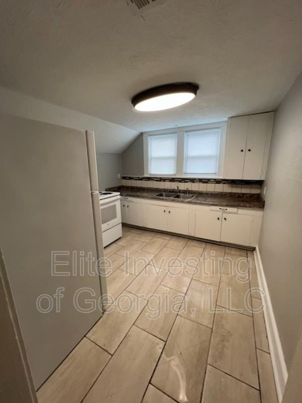 3111 15th Ave - Photo 3 of 8