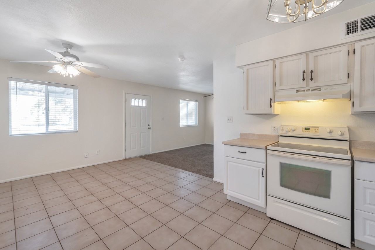 311 W Bealey Ave - Photo 3 of 15