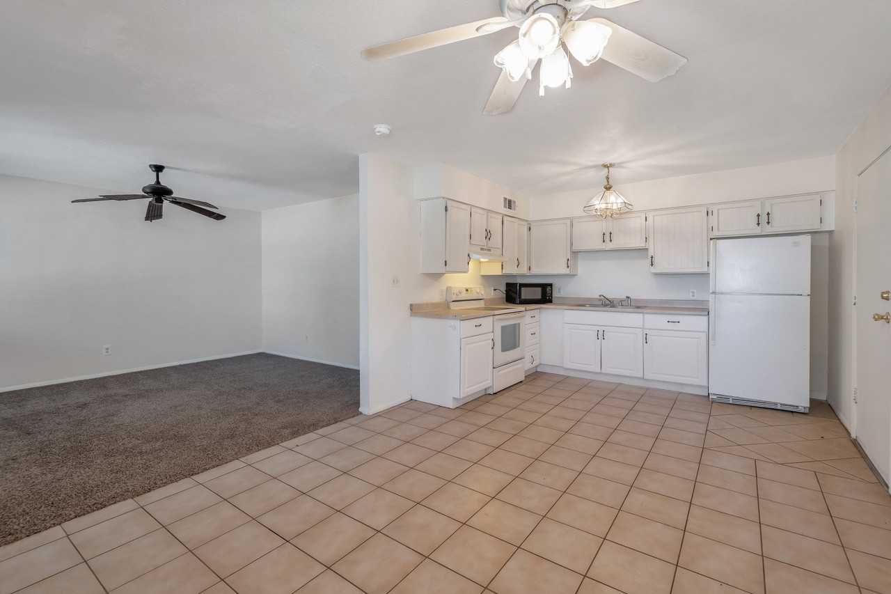 311 W Bealey Ave - Photo 5 of 15