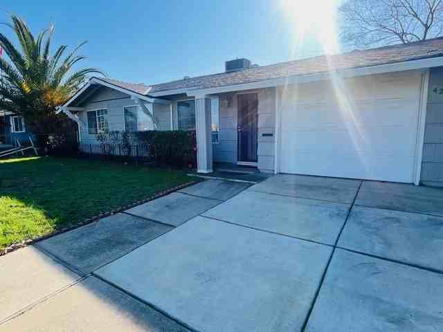 4240 Elkhorn Blvd - Photo 2 of 32