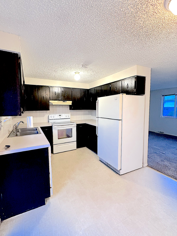 1405 E 16th St #B - Photo 2 of 19