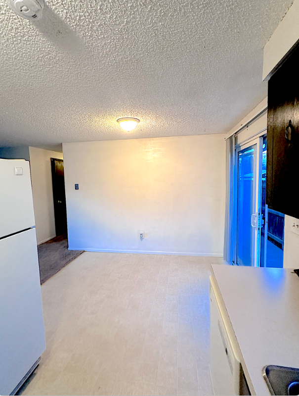 1405 E 16th St #B - Photo 5 of 19