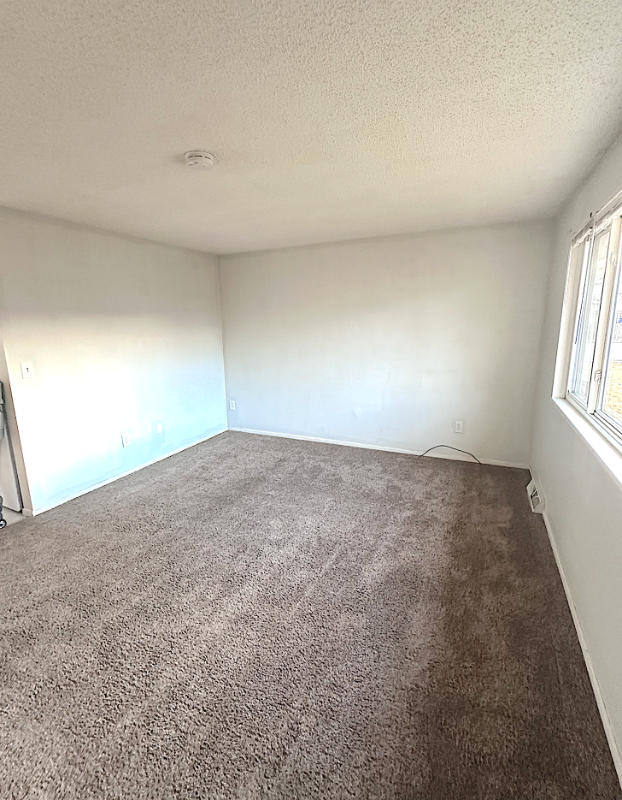 1405 E 16th St #B - Photo 7 of 19