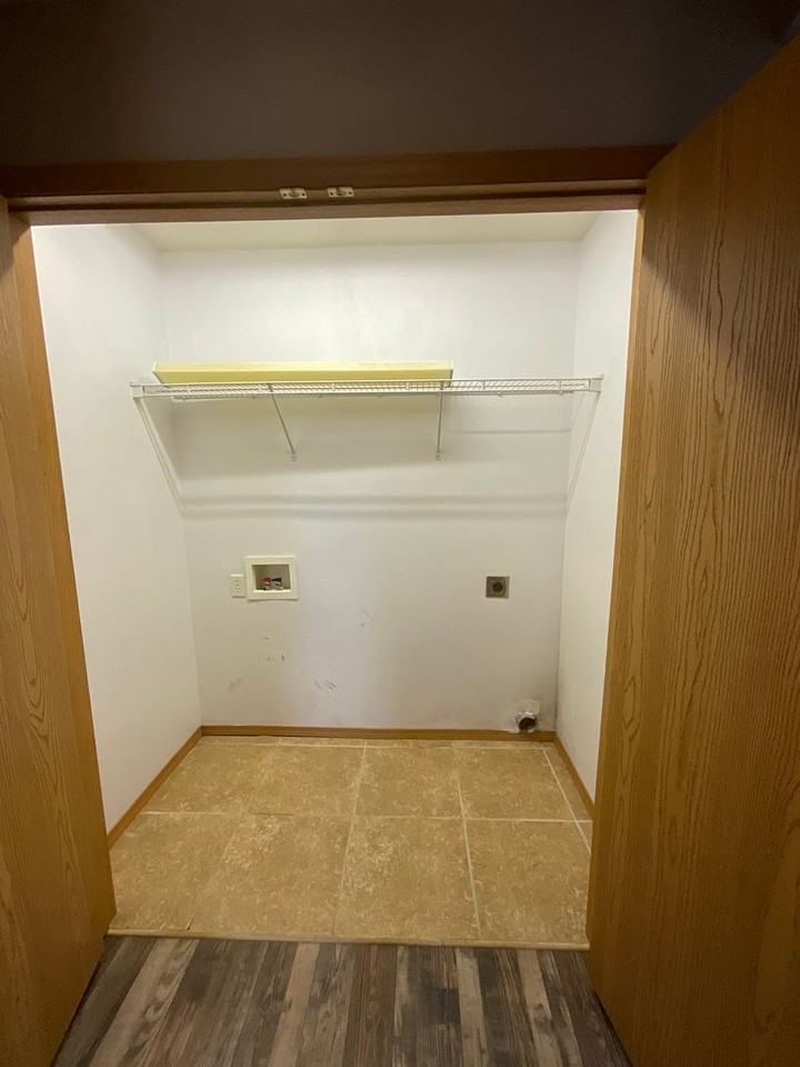 1147 S Brown Ave - Photo 2 of 19