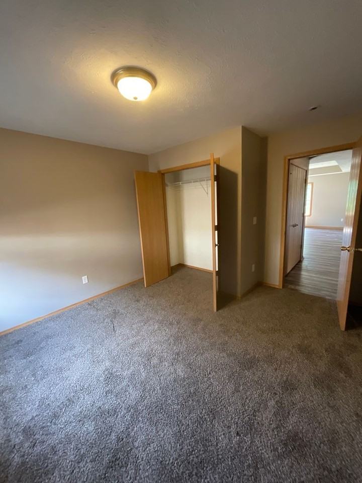 1147 S Brown Ave - Photo 4 of 19