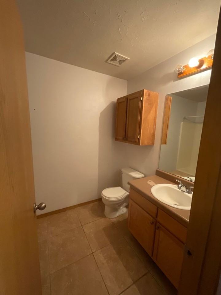 1147 S Brown Ave - Photo 6 of 19