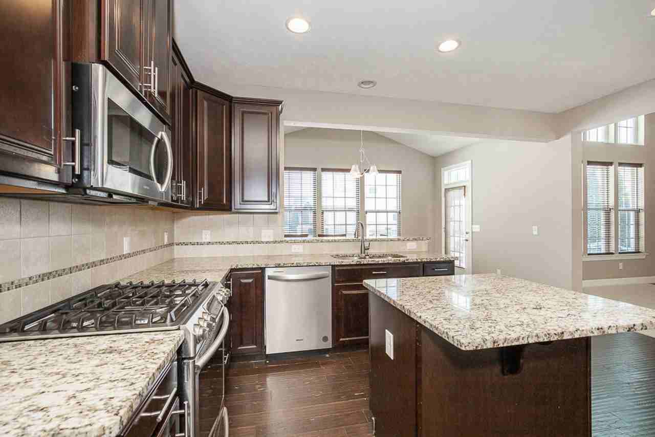 2457 Woodhawk Ln - Photo 6 of 40
