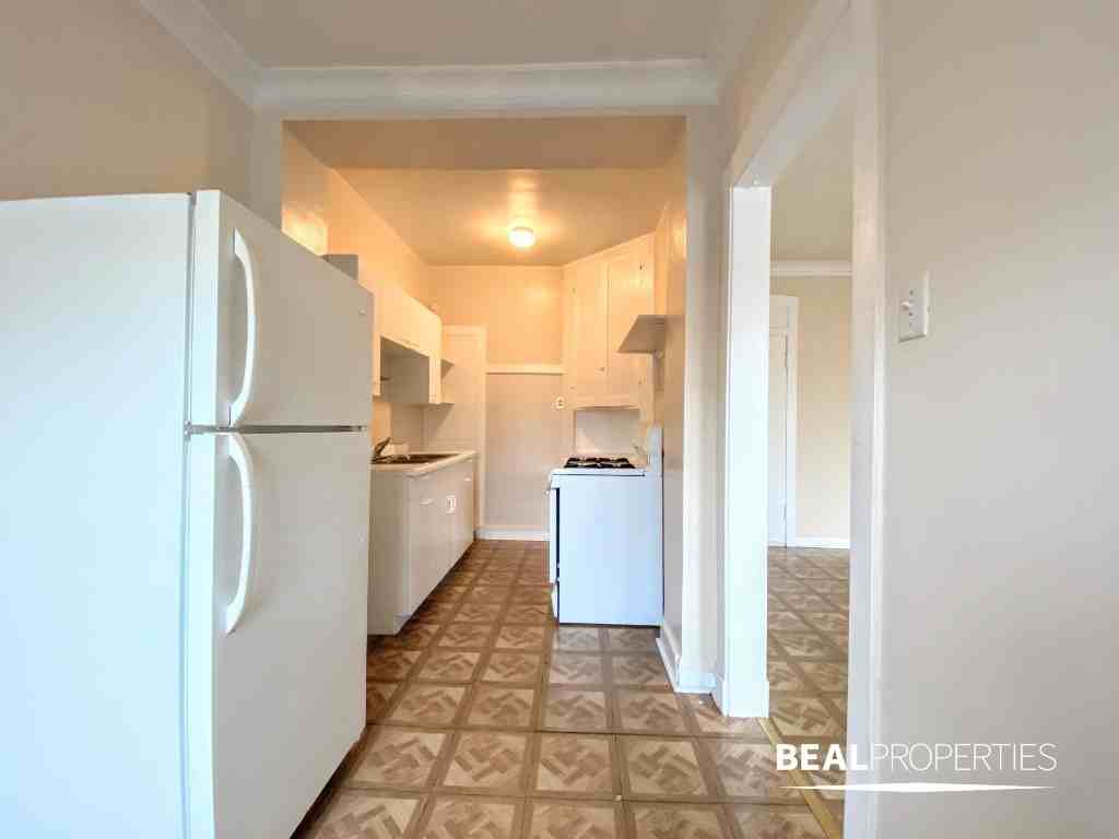 2244 West Wilson Avenue - Photo 4 of 8