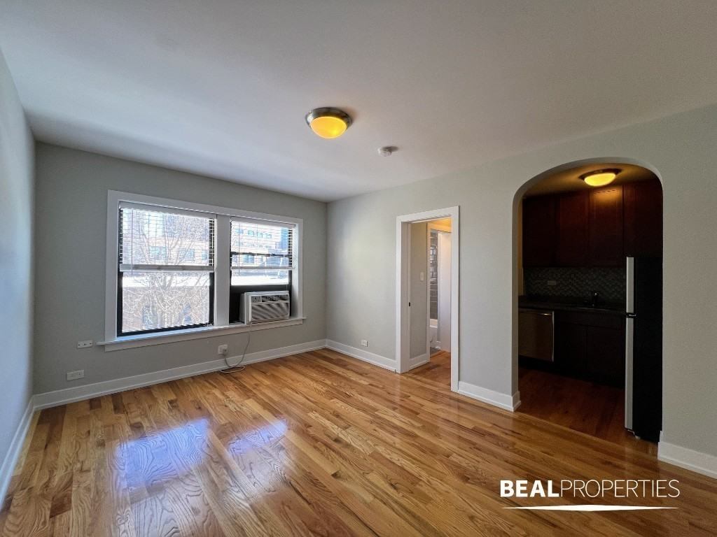 550 W Arlington Pl - Photo 2 of 9