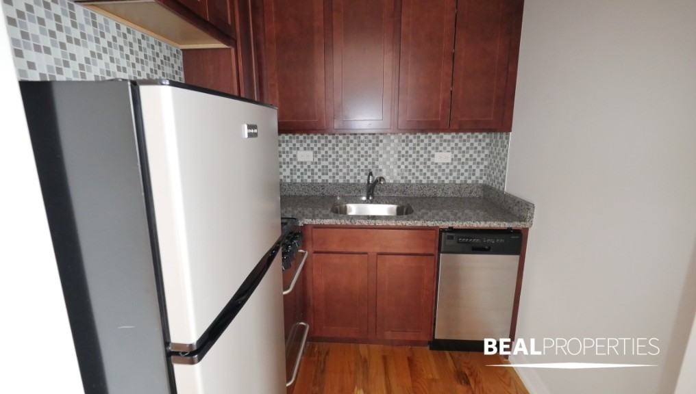 550 W Arlington Pl - Photo 3 of 6