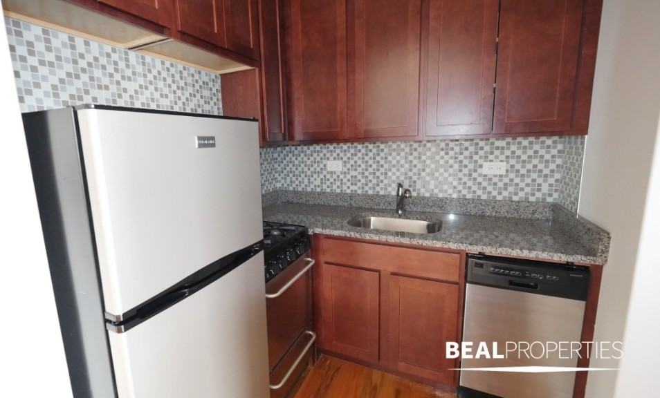 550 West Arlington Place - Photo 3 of 6