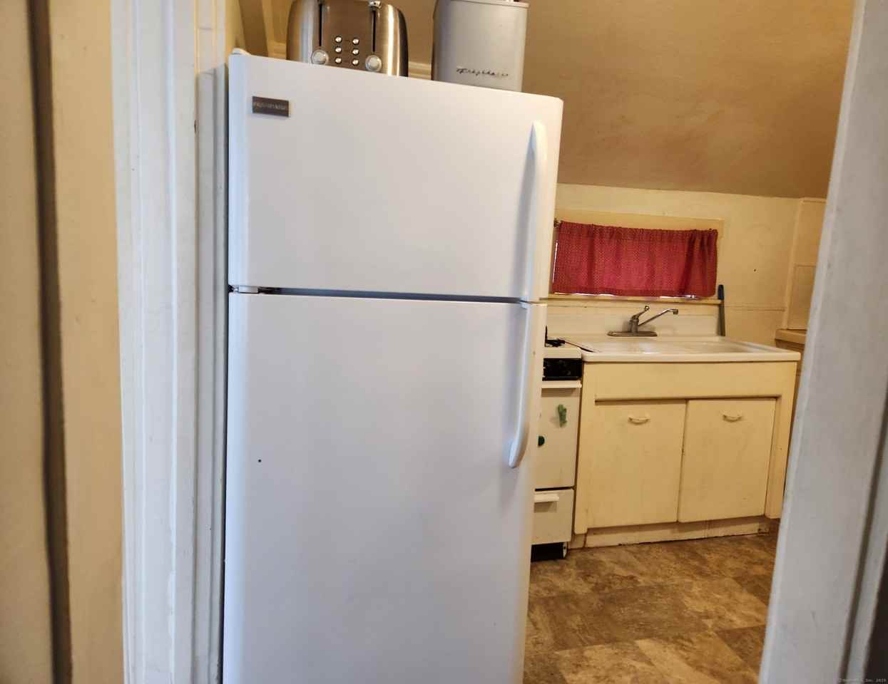 603R Center St - Photo 7 of 16