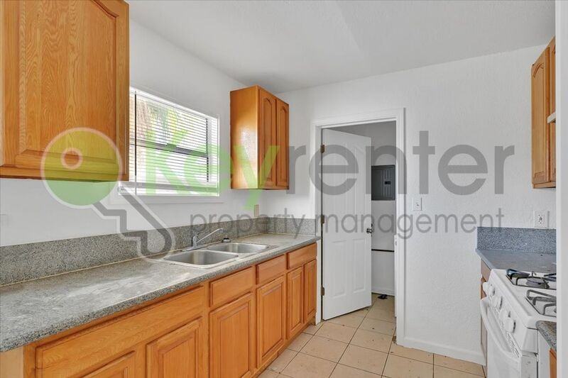 2629 Alhambra Blvd - Photo 7 of 14