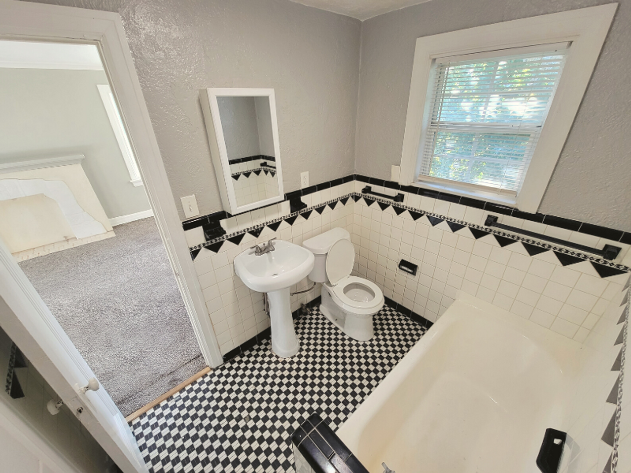 7000 Nw 13th St - Photo 2 of 22