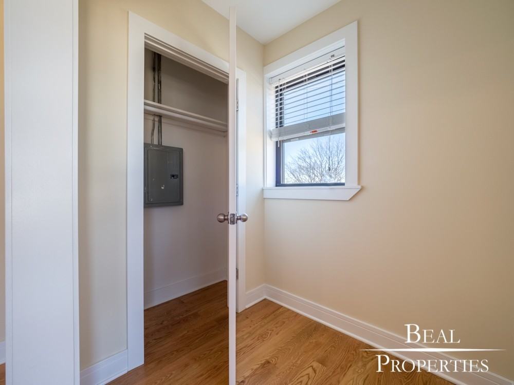 4546 N Damen Ave - Photo 4 of 10