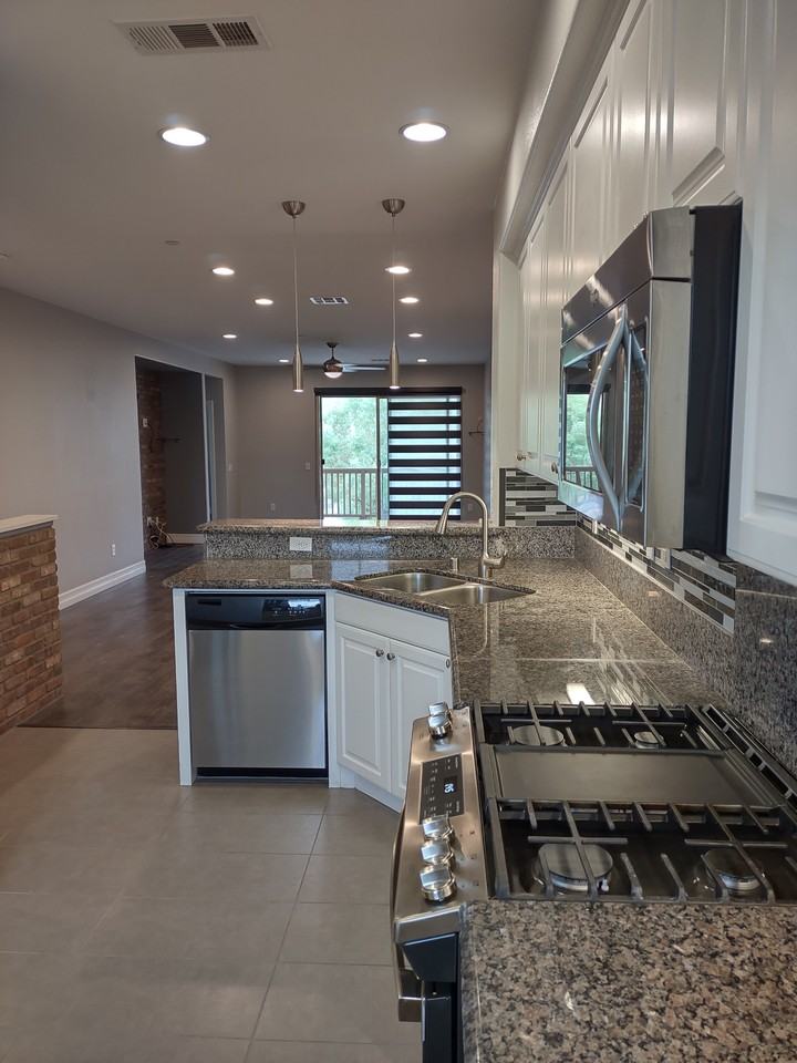 982 Sweetbriar Ln #B - Photo 3 of 26