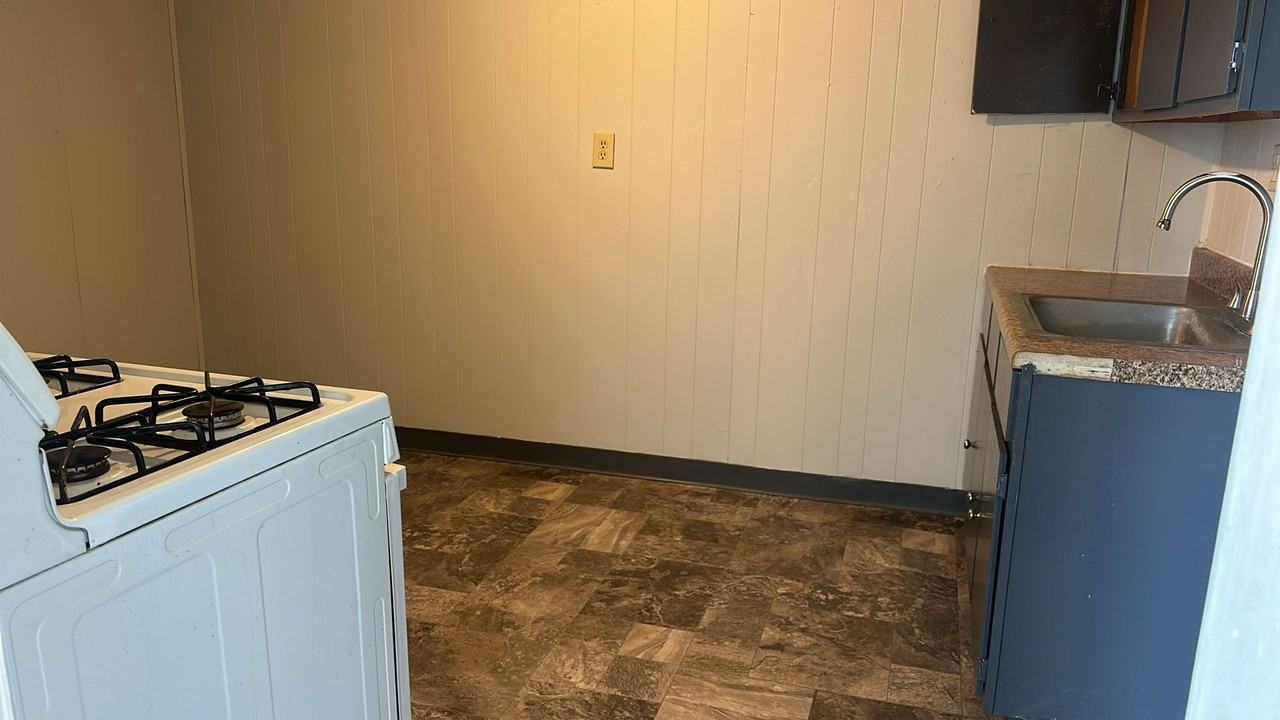 150 Pinecrest - Photo 3 of 6