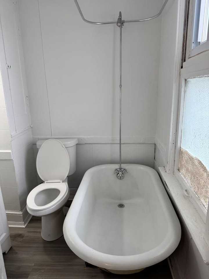 3010 E 123rd St - Photo 4 of 11