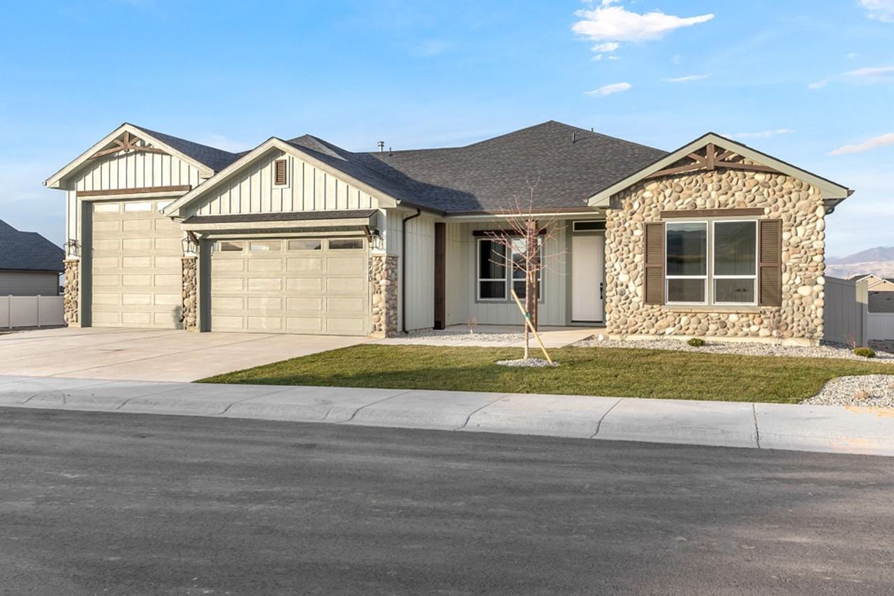 2740 Soulen Dr - Photo 2 of 41