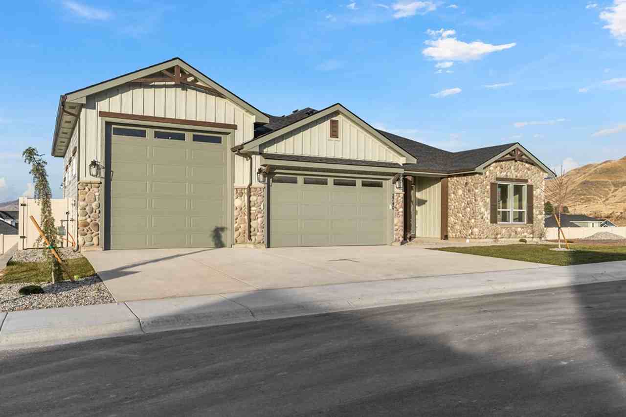 2740 Soulen Dr - Photo 3 of 41