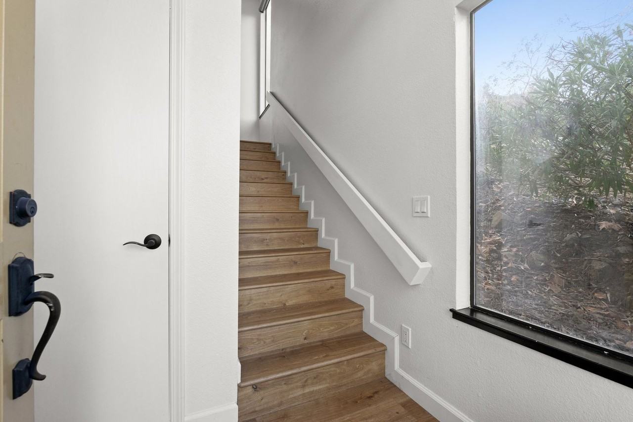 15 Laurel Dr - Photo 3 of 28