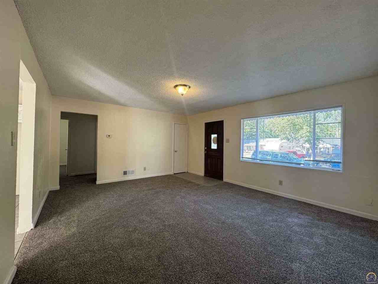 3570 Sw Kerry Ave - Photo 2 of 7
