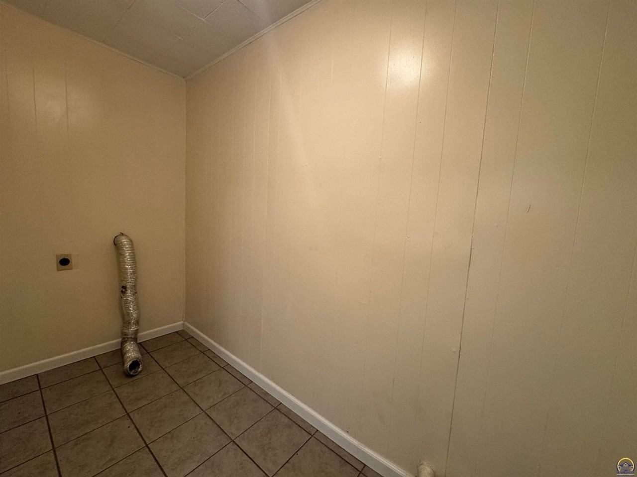 3570 Sw Kerry Ave - Photo 3 of 7