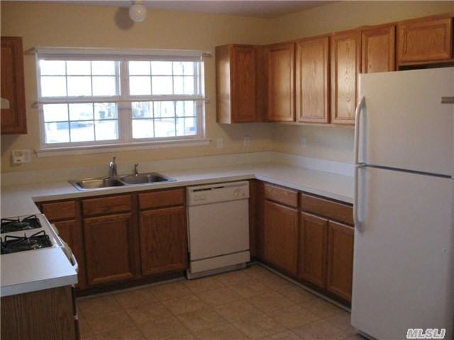 8 Greenbriar Ct - Photo 2 of 13