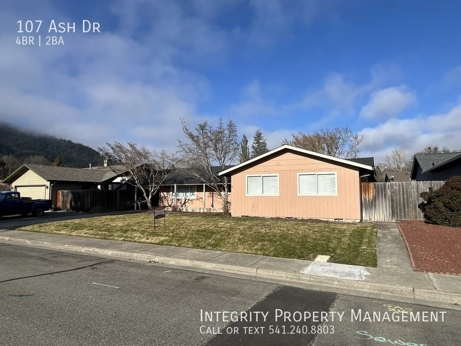 107 Ash Dr - Photo 2 of 20