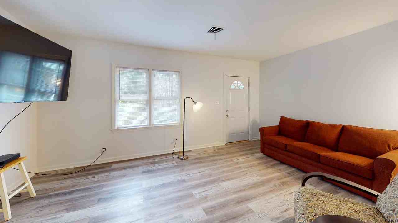 301 7th Street Southwest ##Sw - Photo 4 of 23