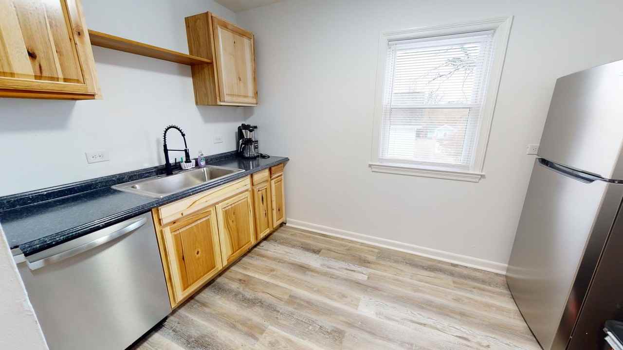 301 7th Street Southwest ##Sw - Photo 2 of 23