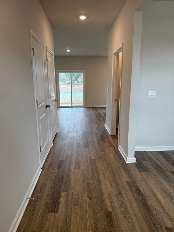 2528 Revolutionary Way - Photo 3 of 34