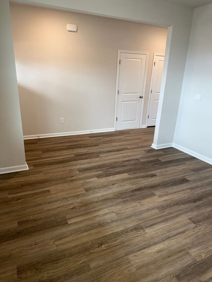 2528 Revolutionary Way - Photo 4 of 34