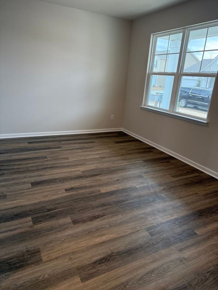 2528 Revolutionary Way - Photo 5 of 34