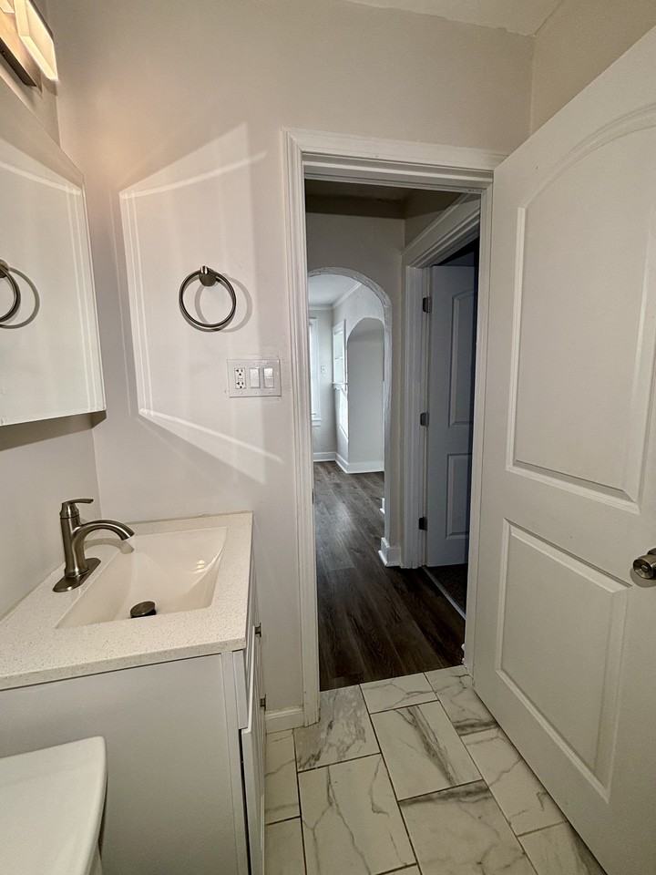 1069 Eaton Rd Lowr Unit #NA - Photo 3 of 11