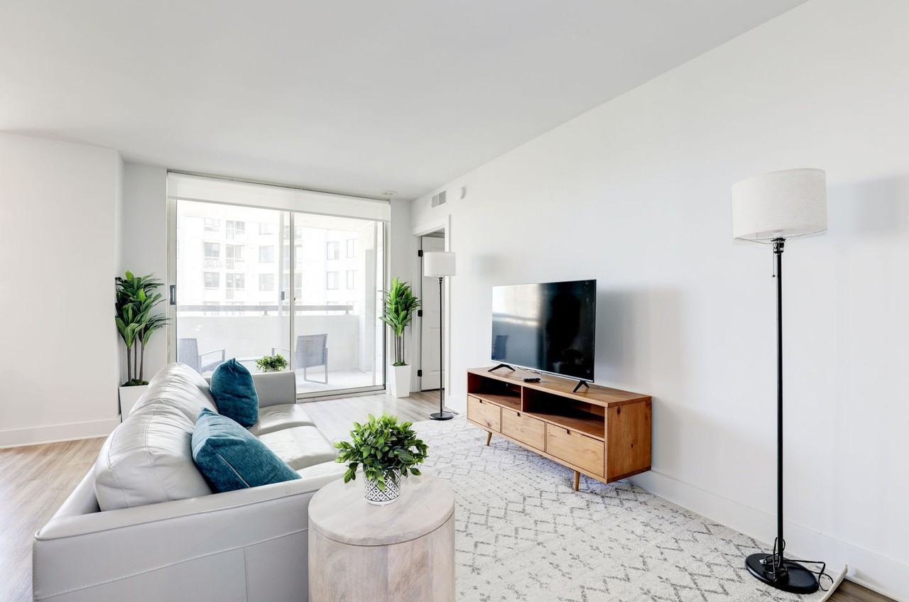 1331 S Eads St #1024697P - Photo 2 of 36