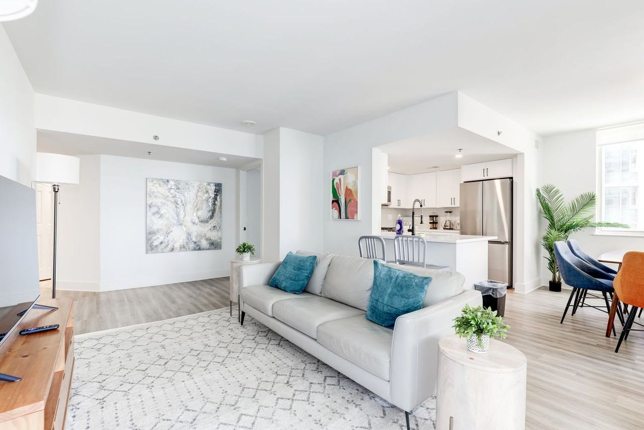 1331 S Eads St #1024697P - Photo 3 of 36