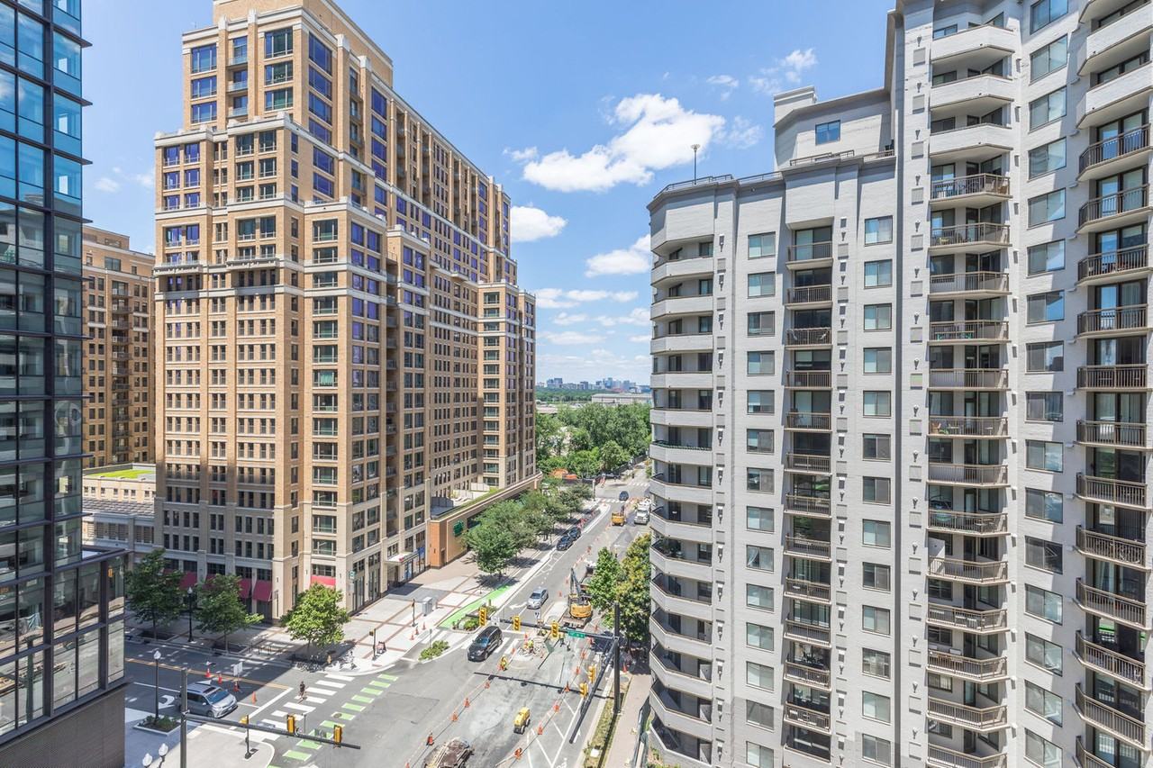 1331 S Eads St #1024697P - Photo 5 of 36