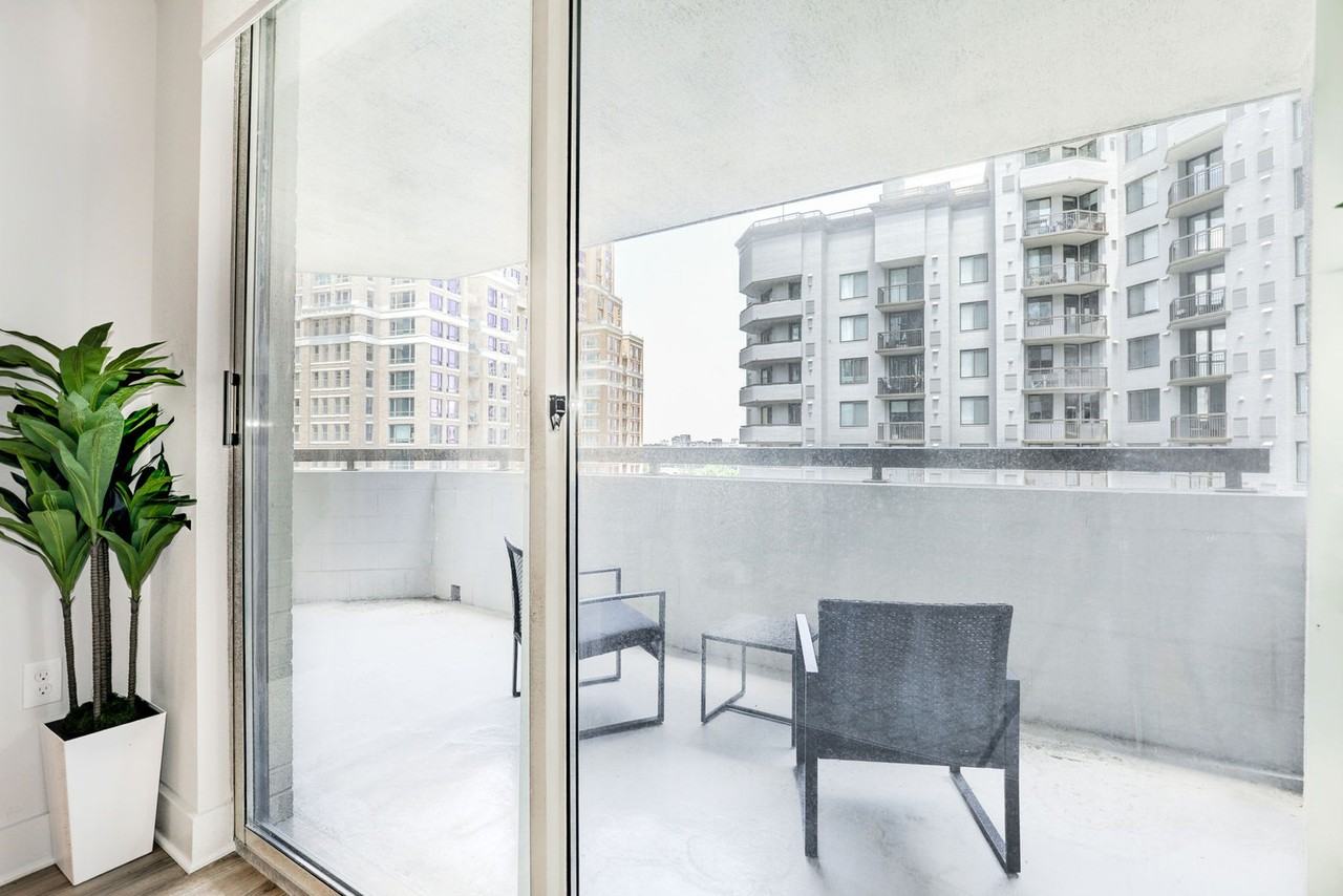 1331 S Eads St #1024697P - Photo 6 of 36